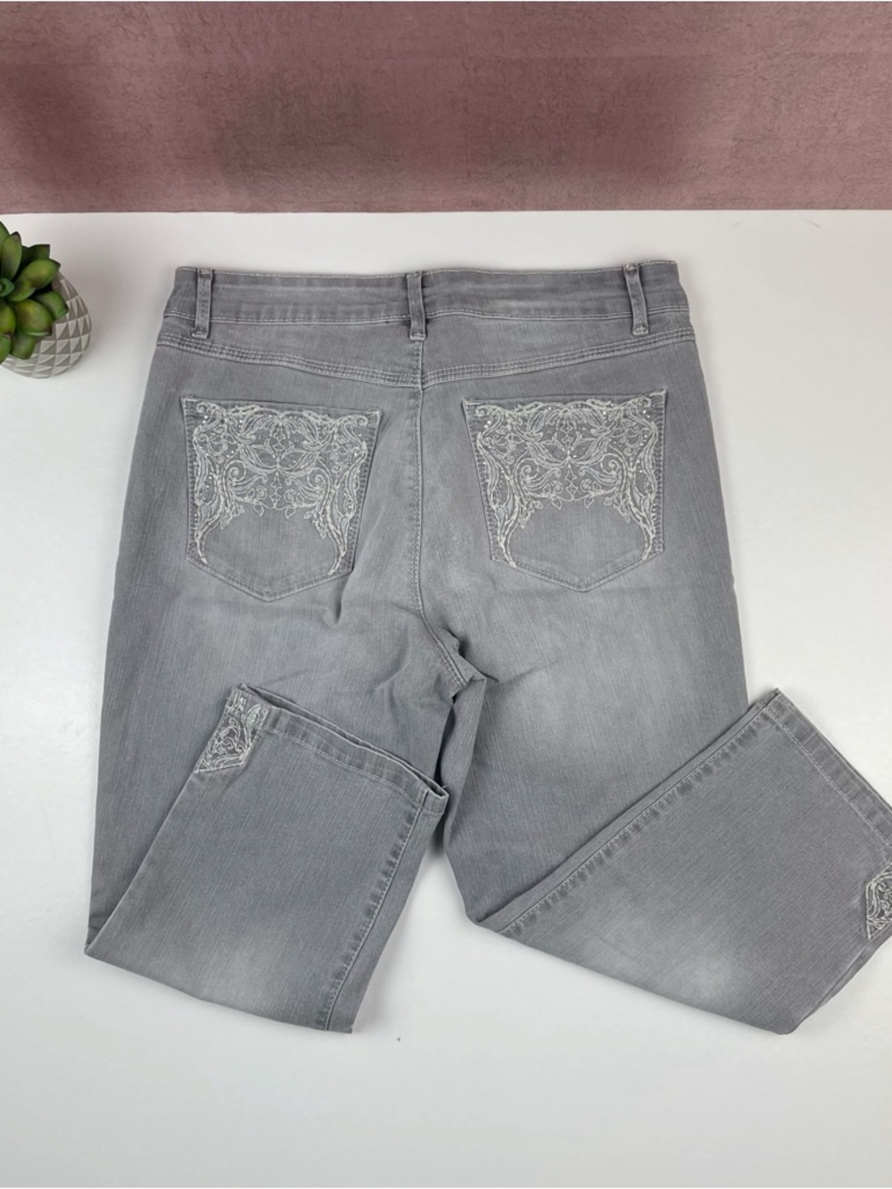 Gloria Vanderbilt Gray Silver White Embroidered Capri Denim Jeans Women Size 4P